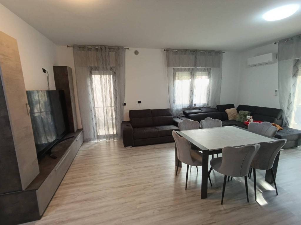 Appartamento a Alba adriatica in Via Firenze, 89 - Foto 2