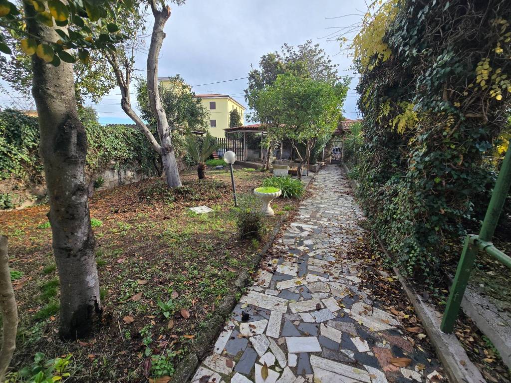 Villa a Nettuno in Via Lago di Como, 42 - Foto 3