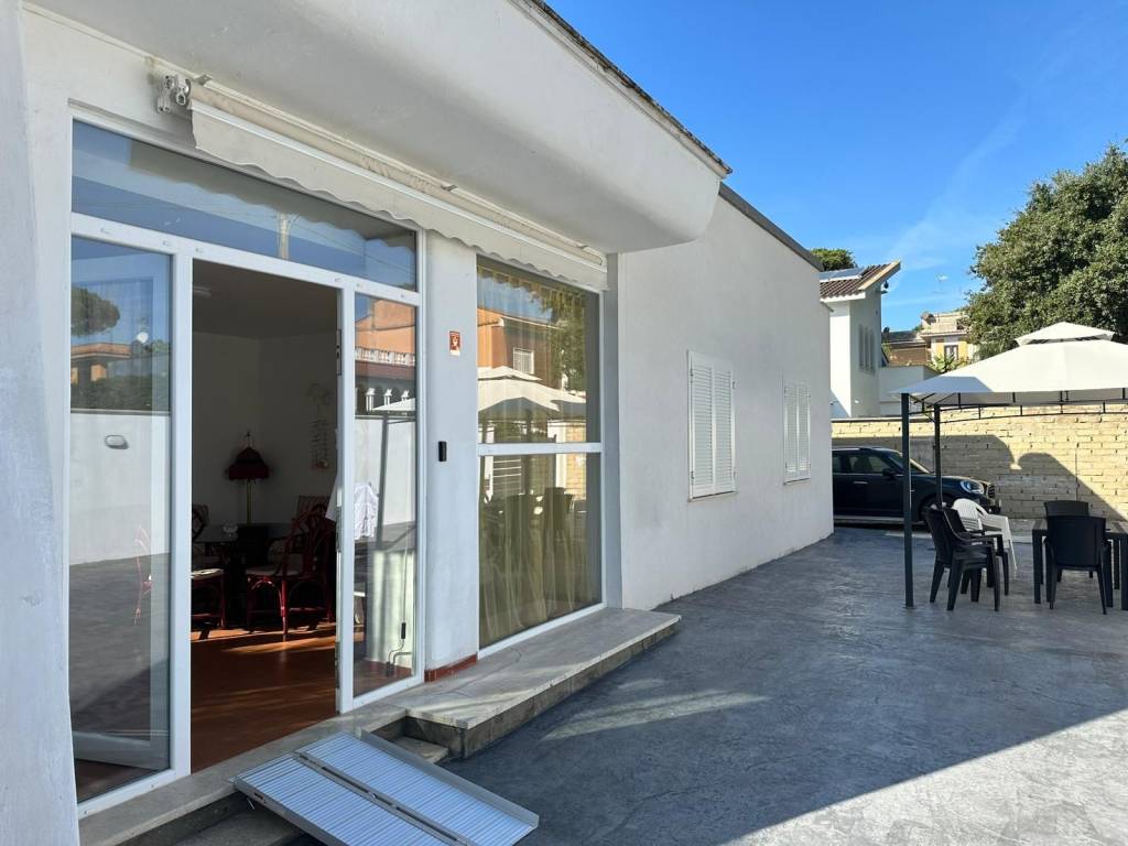 Villa a Anzio in Via delle Dalie - Foto 2