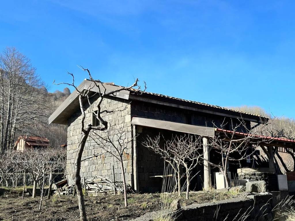 Rustico / casale a Zafferana etnea in Via Cassone S.N.C. - Foto 3