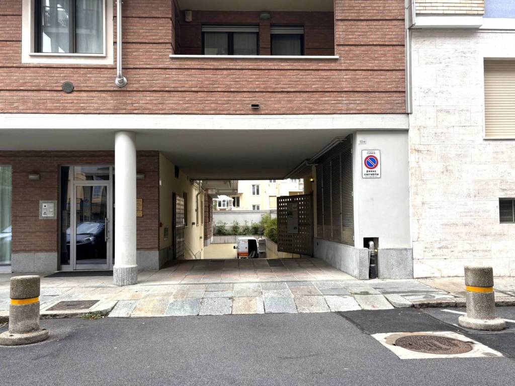 Box / garage a Cuneo in Via Massimo d'Azeglio, 14 - Foto 2