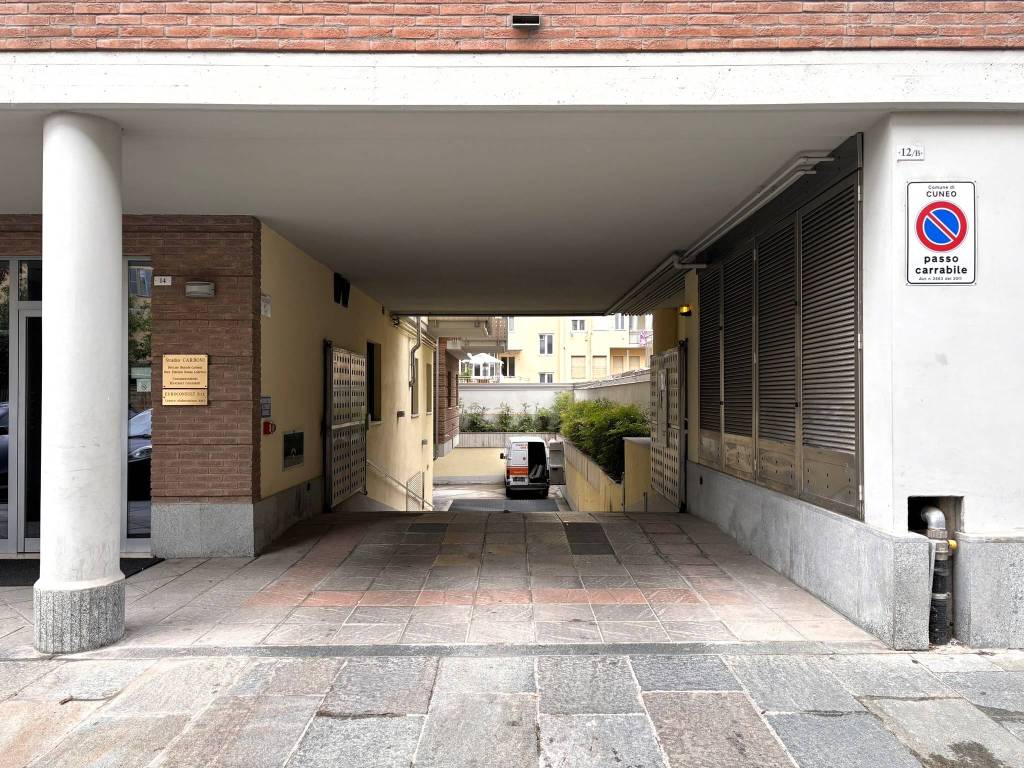 Box / garage a Cuneo in Via Massimo d'Azeglio, 14 - Foto 3