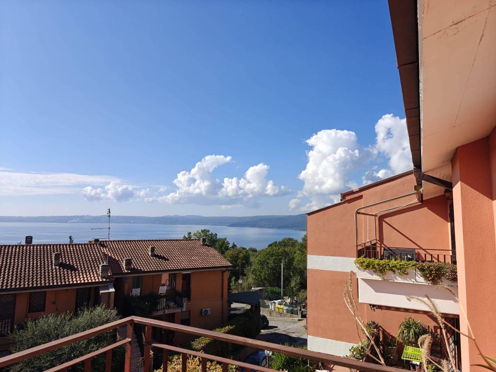 Appartamento a Trevignano romano in Via Carlo Alberto Dalla Chiesa - Foto 2