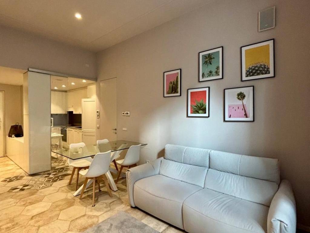 Appartamento a Como in Via Giuseppe Garibaldi, 24 - Foto 2
