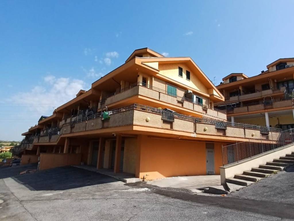Appartamento a Guidonia montecelio in Via Michelangelo Buonarroti - Foto 3