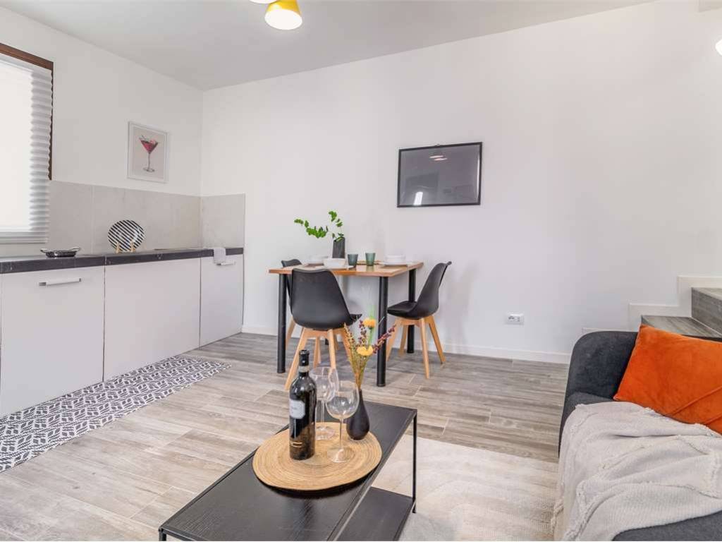 Appartamento a Besozzo in via Lago, 23 - Foto 2