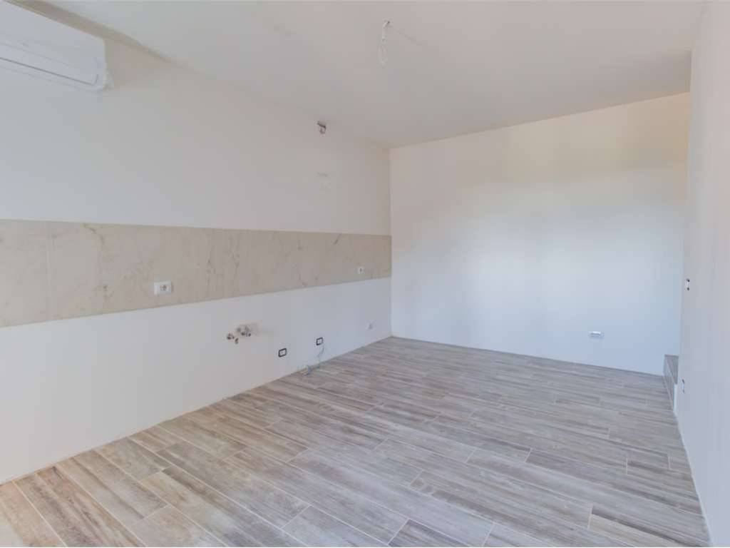 Appartamento a Besozzo in via Lago, 23 - Foto 2