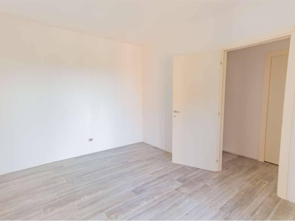 Appartamento a Besozzo in via Lago, 23 - Foto 4