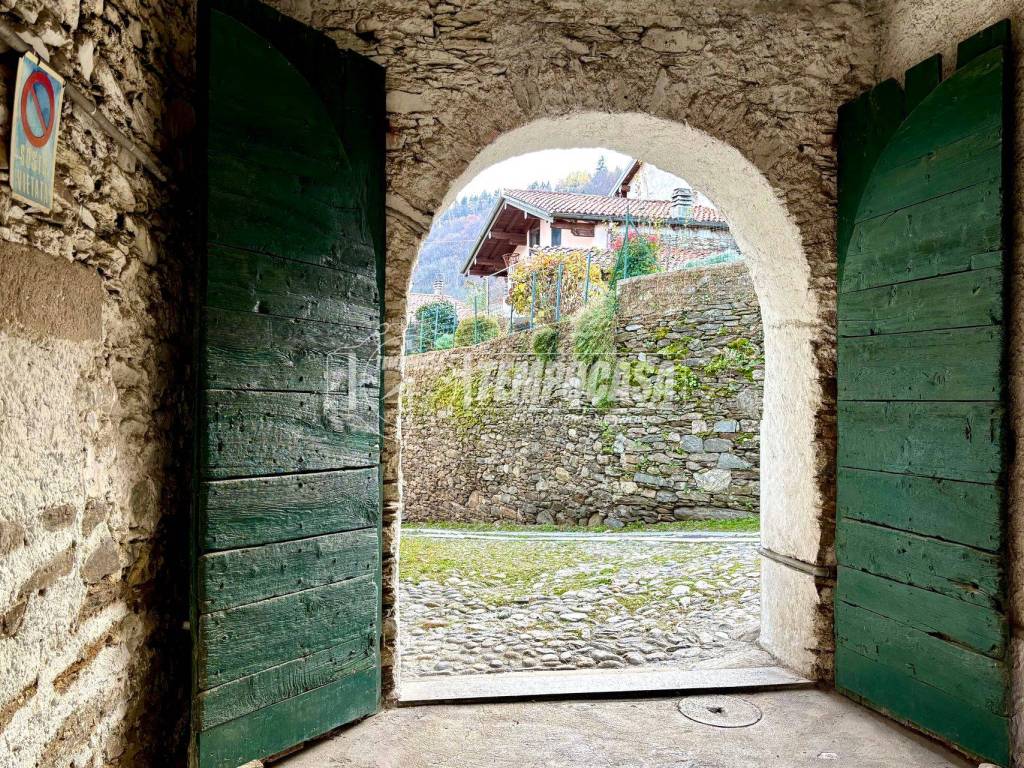 Appartamento a Stresa in Via per Levo 1 - Foto 2