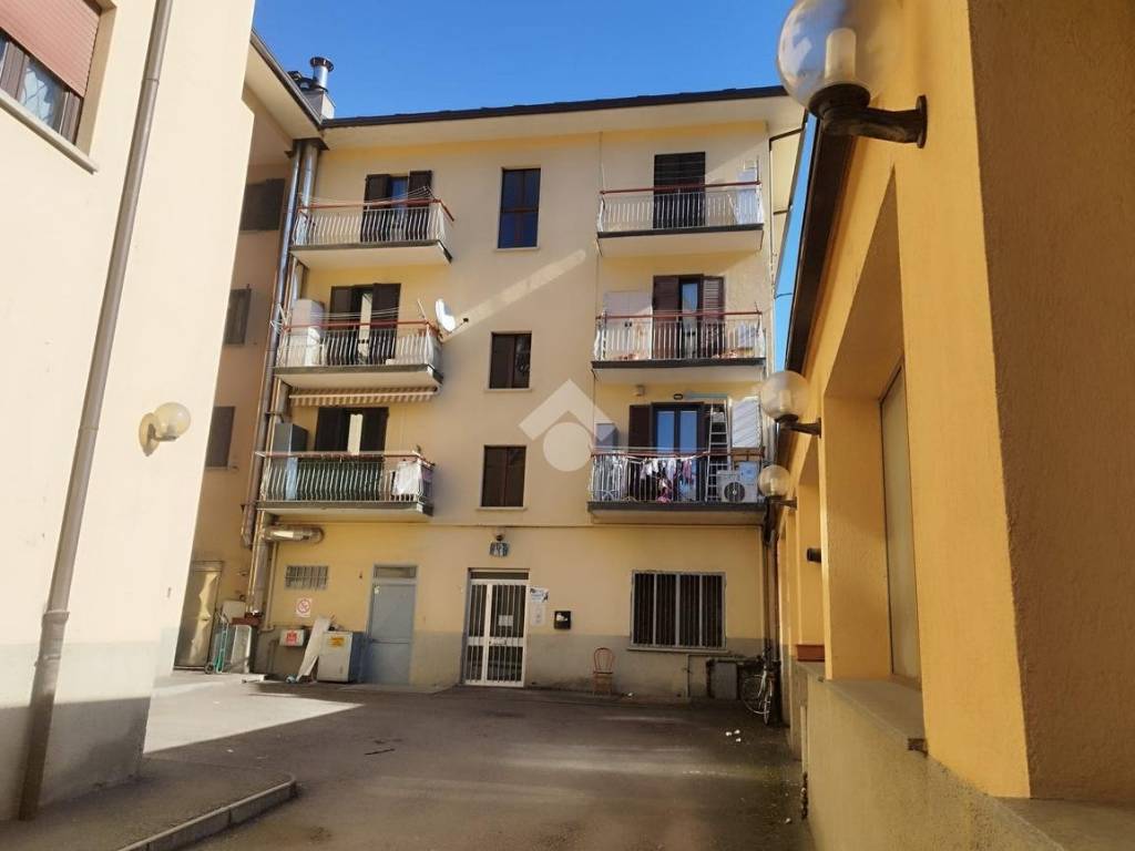 Appartamento a Aosta in Piazza Cavalieri di Vittorio Veneto, 3 - Foto 3