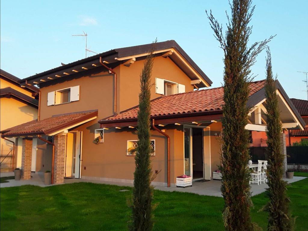 Villa a Trivolzio in Viale Giuseppe Mazzini - Foto 2