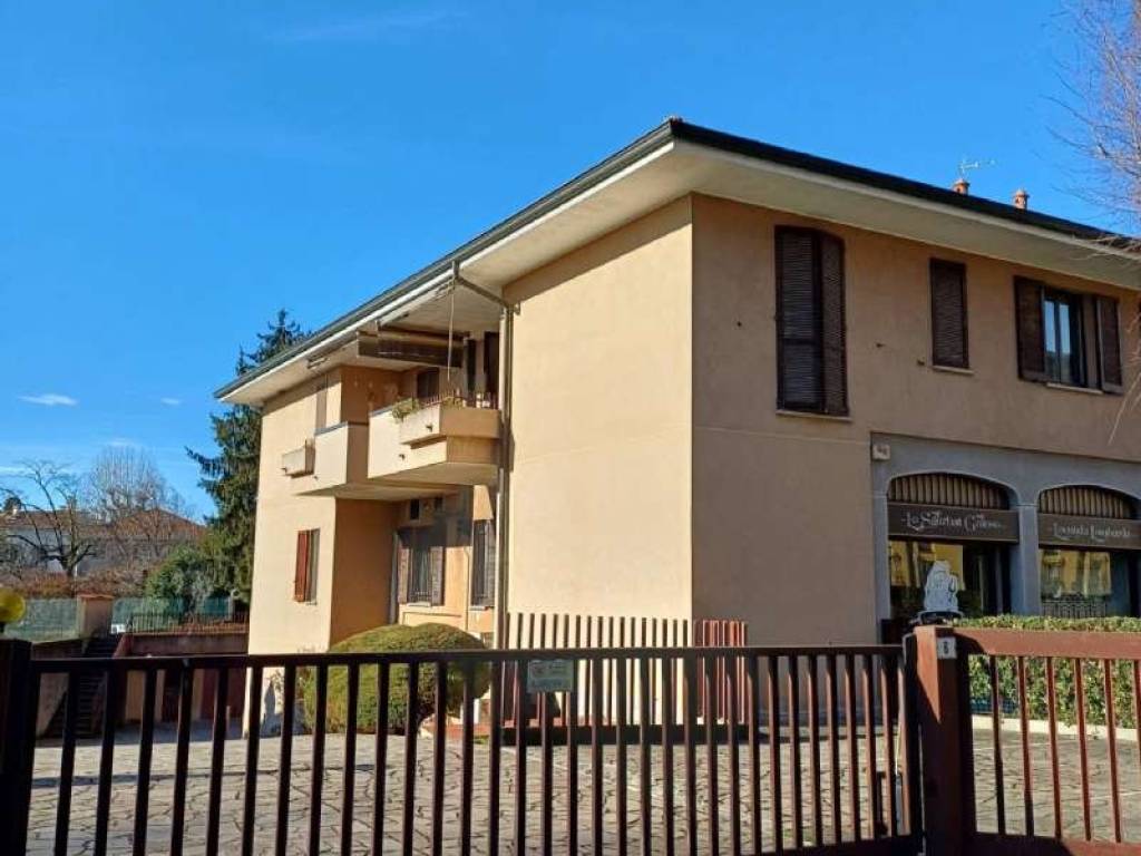 Appartamento a Robbiate in piazza Albini 8 - Foto 2