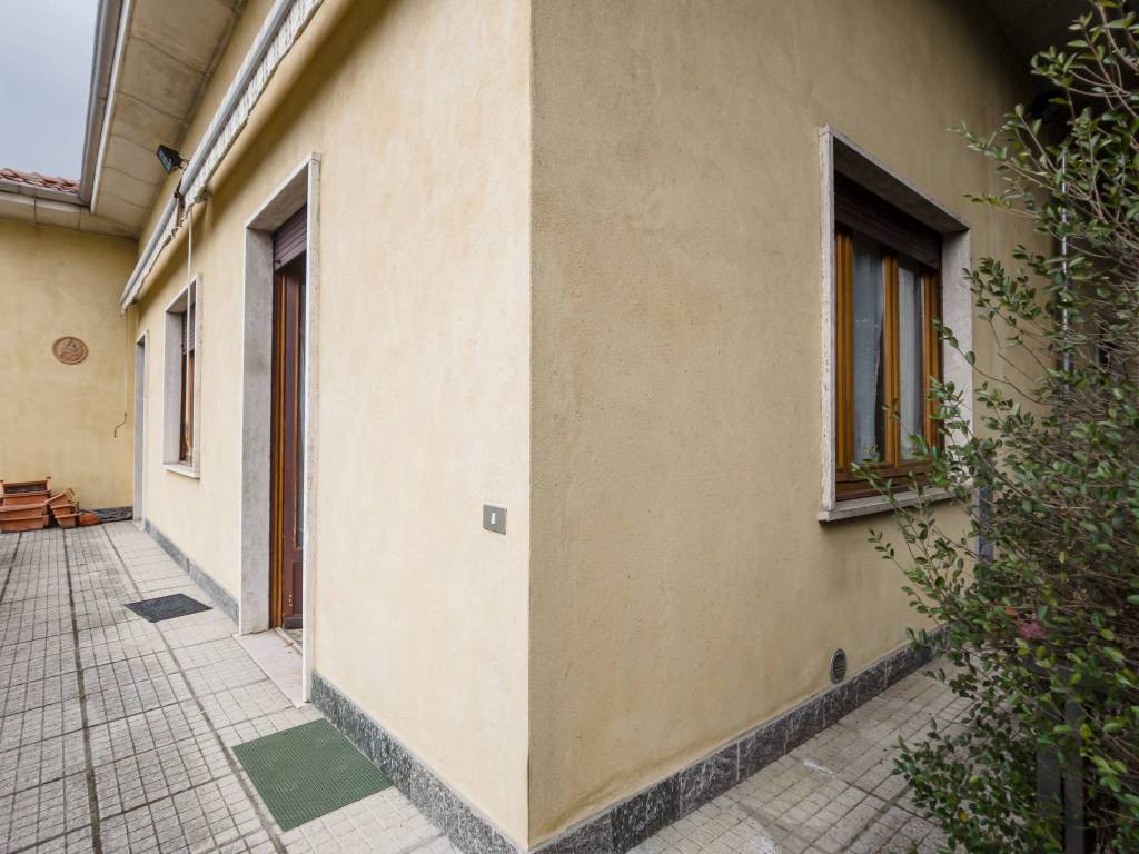 Villa a Cavaria con premezzo in Via per Cedrate, 164 - Foto 3