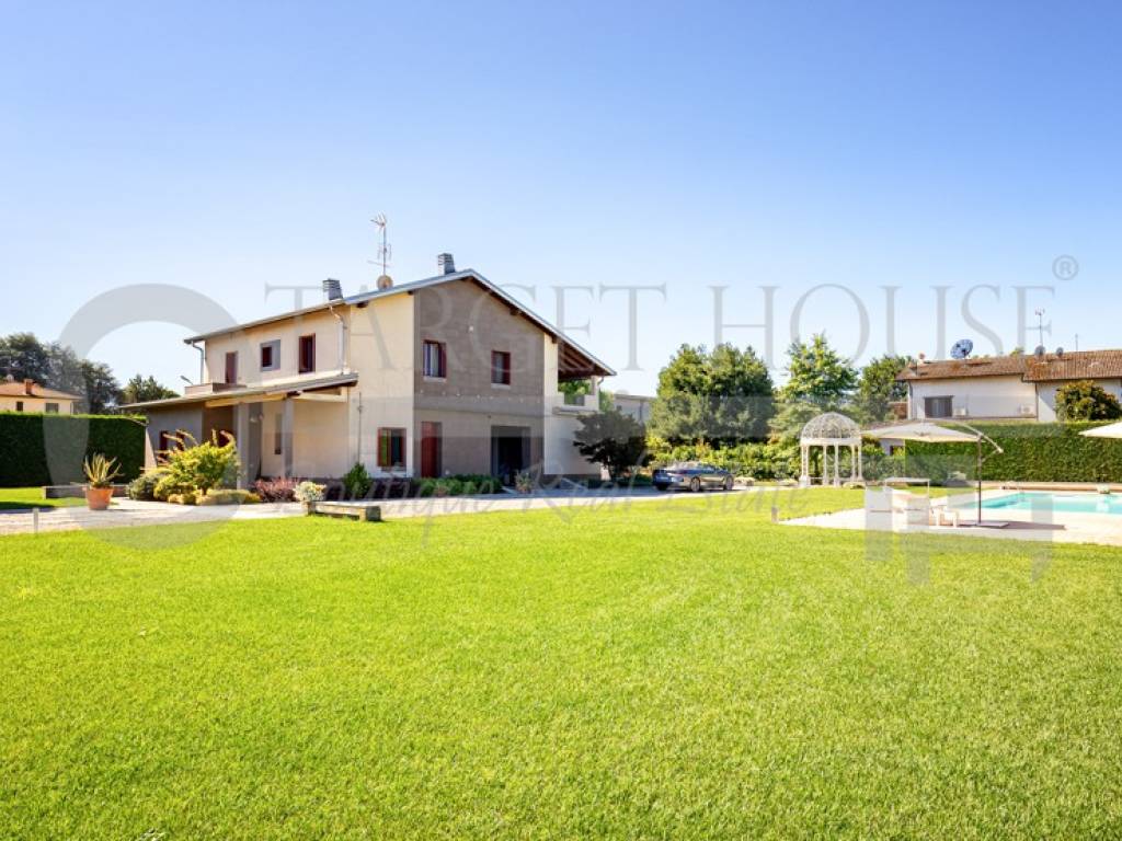 Villa a Robecco sul naviglio in Via Fratelli Bandiera, 31 - Foto 2
