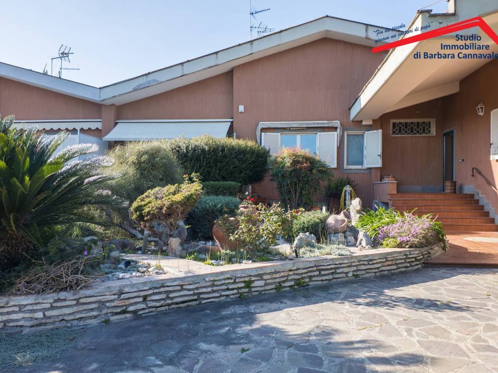 Villa a Roma in Via Cristoforo Colombo, 2345 - Foto 1