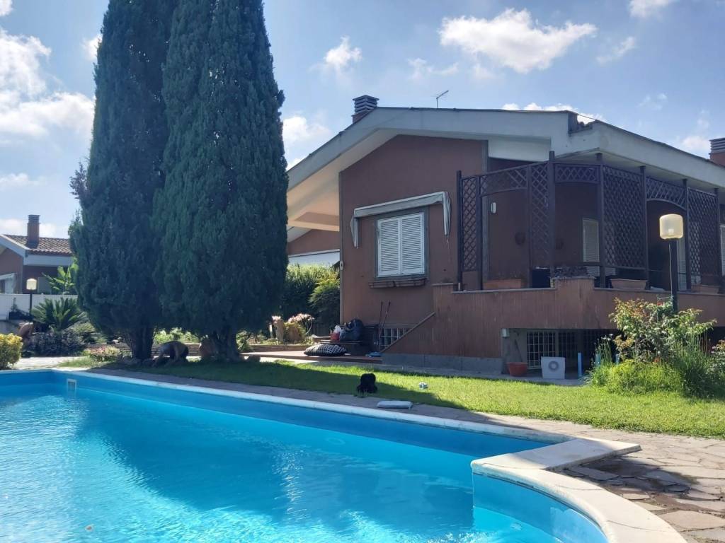 Villa a Roma in Via Cristoforo Colombo, 2345 - Foto 2