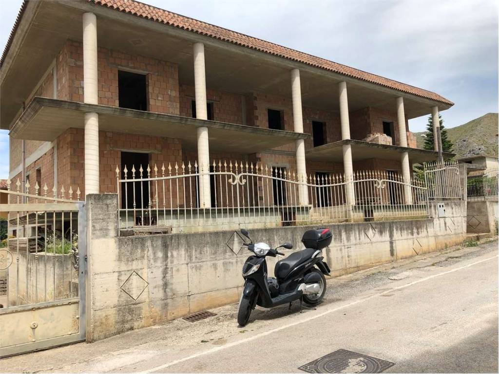 Palazzo / stabile a Mondragone in Via Polibio - Foto 2