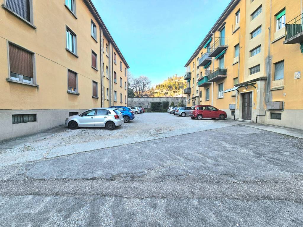Appartamento a Laveno-mombello in Via Professor Monteggia, 2 - Foto 2