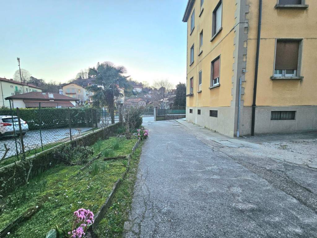 Appartamento a Laveno-mombello in Via Professor Monteggia, 2 - Foto 3