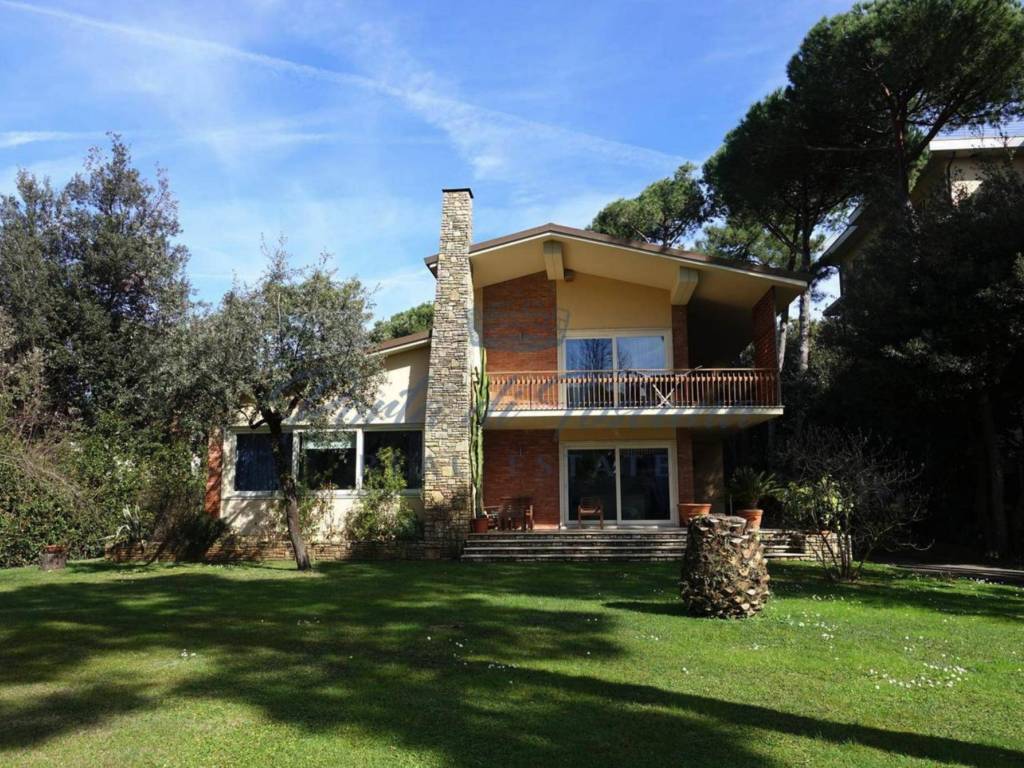 Villa a Pietrasanta in Via Cristoforo Colombo, 35 - Foto 4