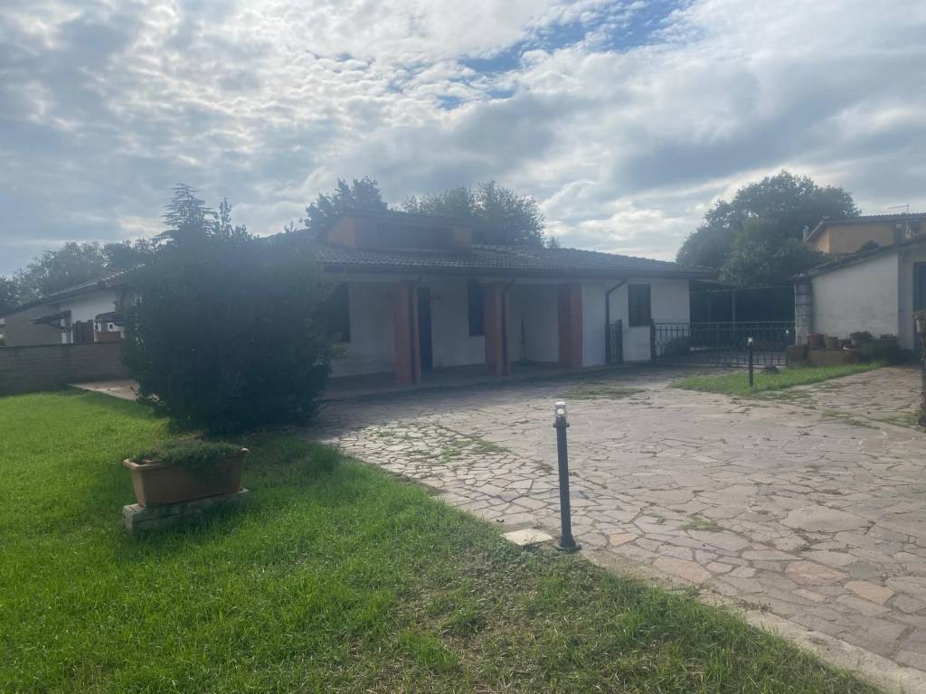 Villa a Sutri in Via delle Capinere, 32 - Foto 4