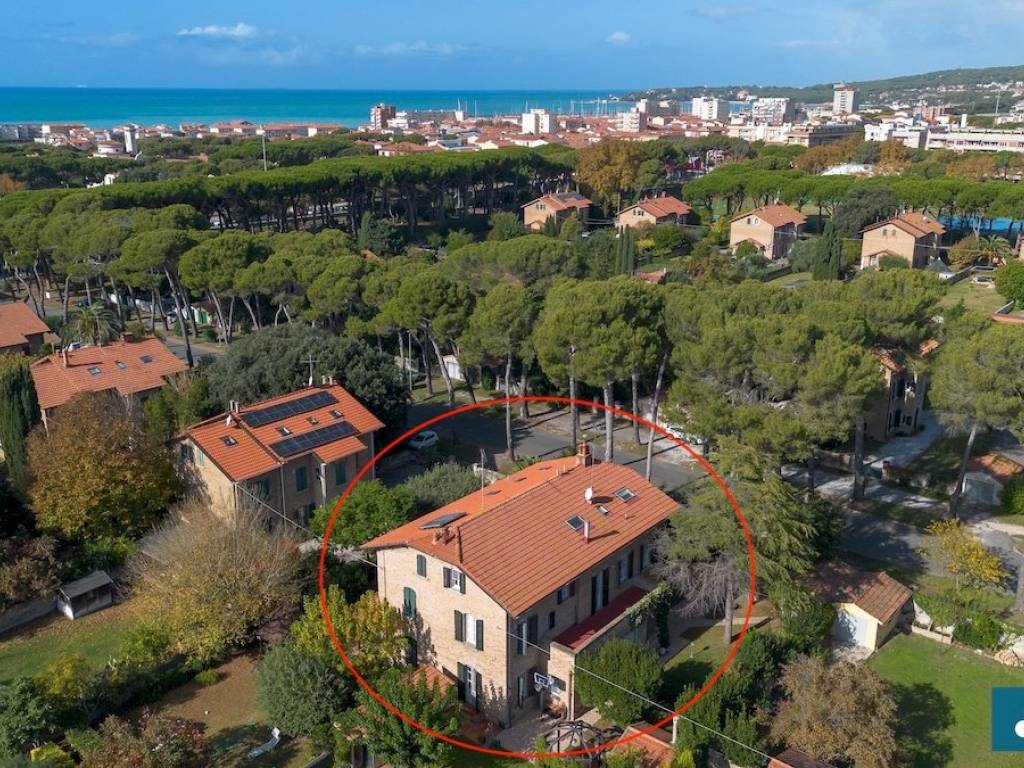 Villa a Rosignano marittimo in Via Dante Alighieri, 26 - Foto 2