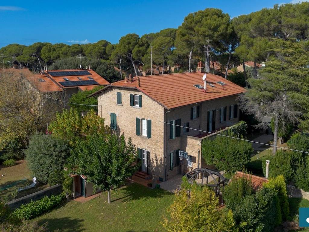 Villa a Rosignano marittimo in Via Dante Alighieri, 26 - Foto 3