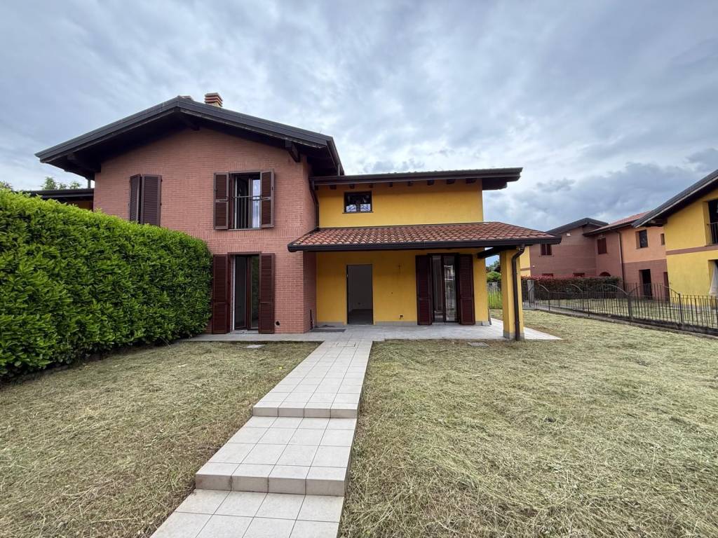 Villetta a schiera a Gornate-olona in Via Mastri Muratori - Foto 2