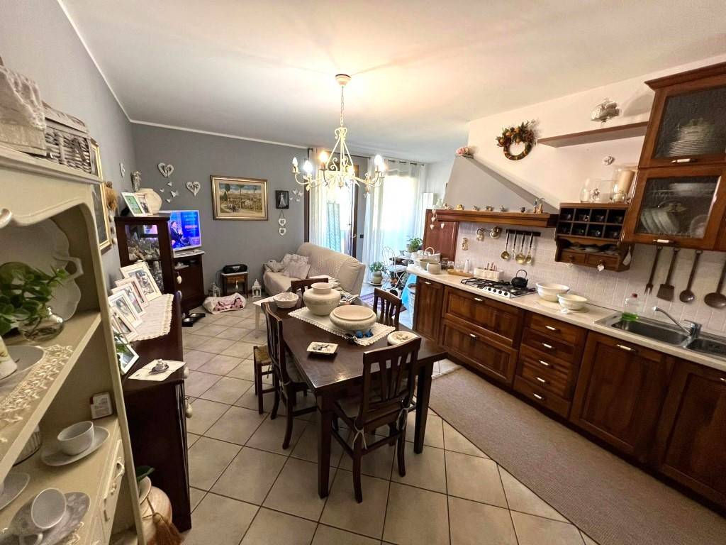 Appartamento a Cadrezzate con osmate in Via Guglielmo Marconi - Foto 3