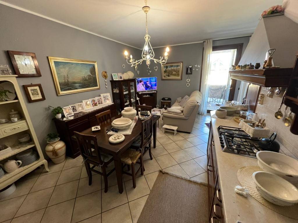 Appartamento a Cadrezzate con osmate in Via Guglielmo Marconi - Foto 4