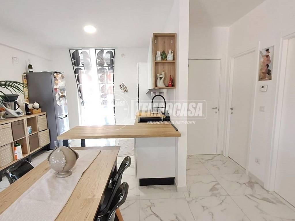 Appartamento a Adelfia in Via MARTIRI DI VIA FANI 3 - Foto 5