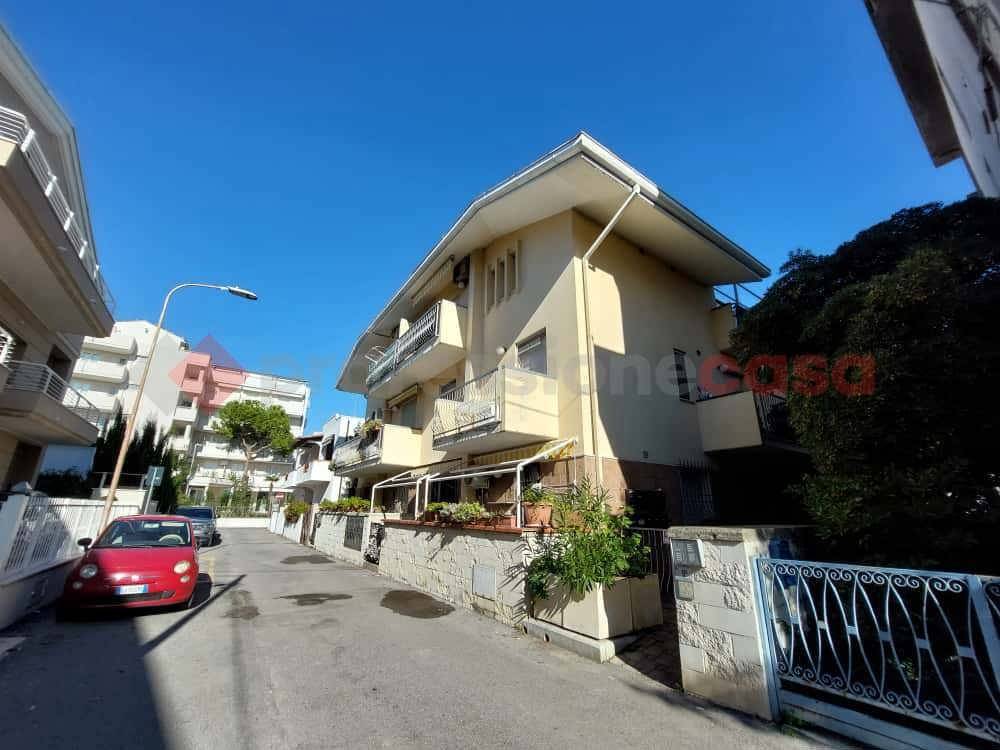 Appartamento a Tortoreto in Via Indipendenza , 9A - Foto 2