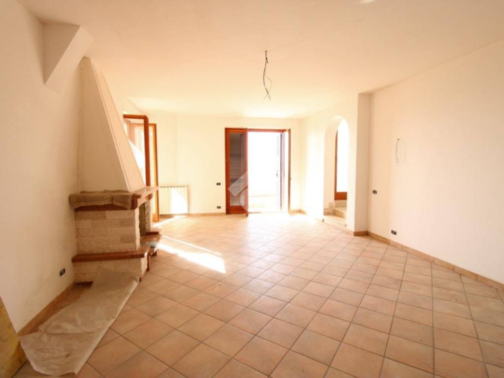 Appartamento a Poggio mirteto in Via dell'oliveto - Foto 3