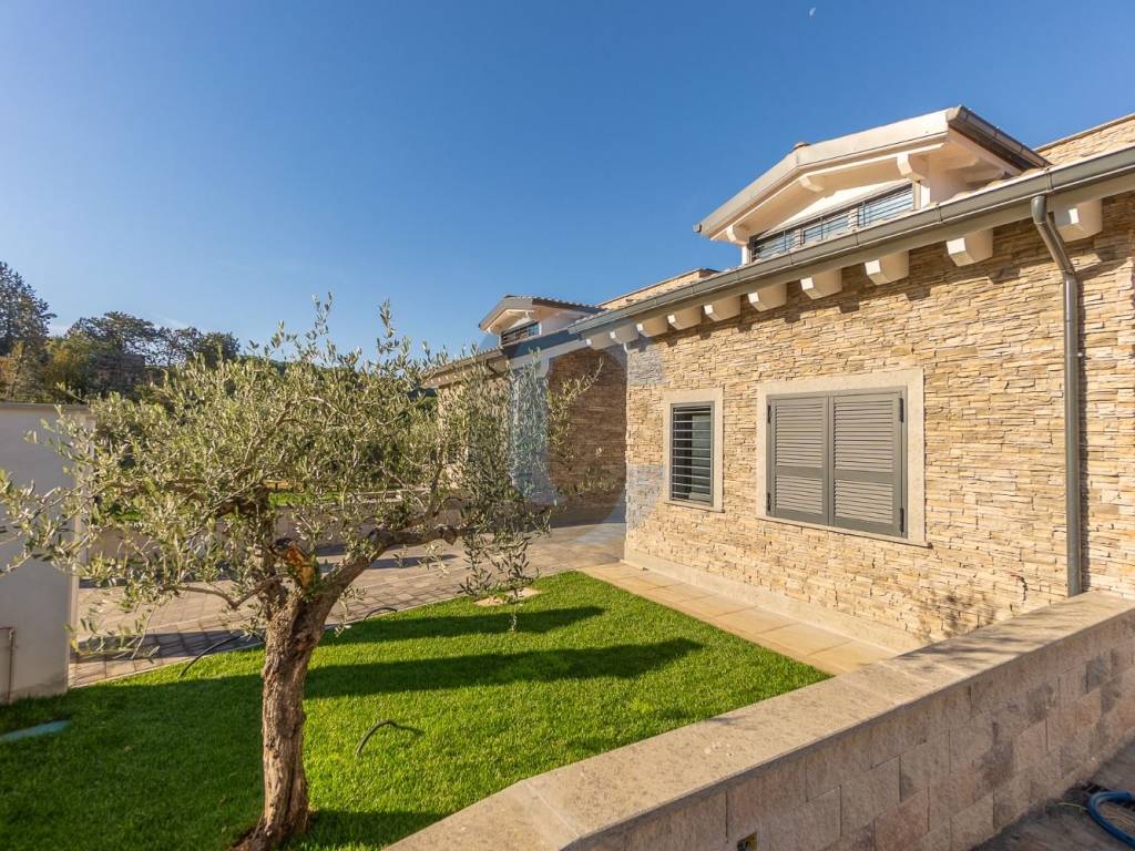 Villa a Monte porzio catone in Via Frascati Colonna, 32 - Foto 5