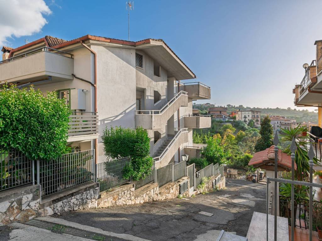 Palazzo / stabile a Monterotondo in Via Garigliano - Foto 2
