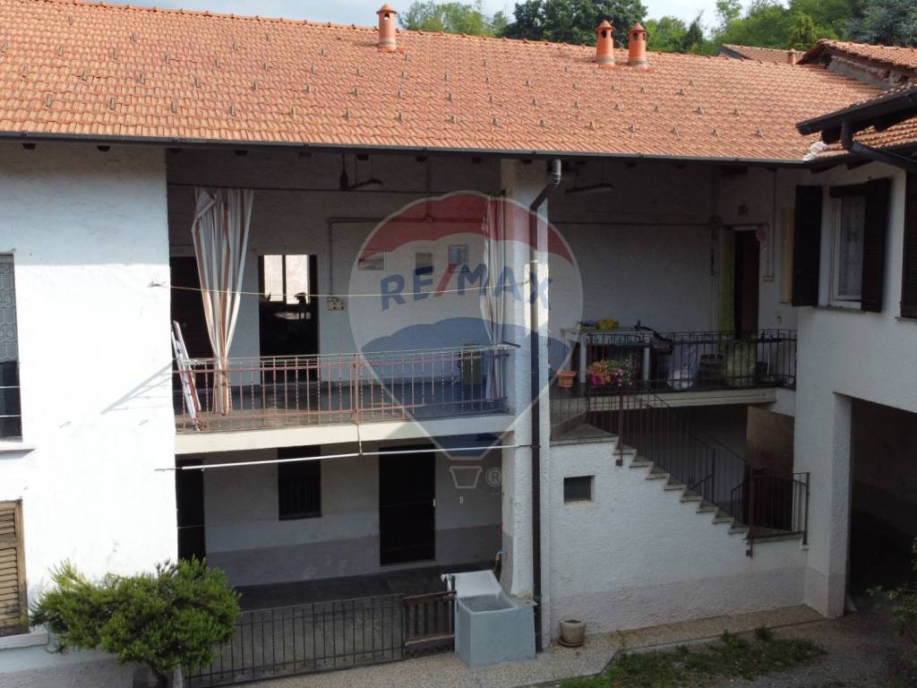 Appartamento a Lozza in VIA GIUSEPPE MAZZINI - Foto 2