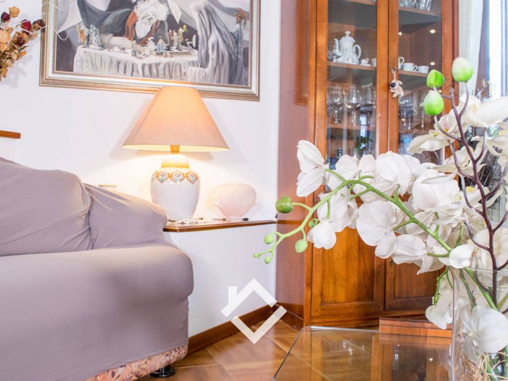 Villa a Travedona-monate in Via Gabriele D'Annunzio - Foto 2