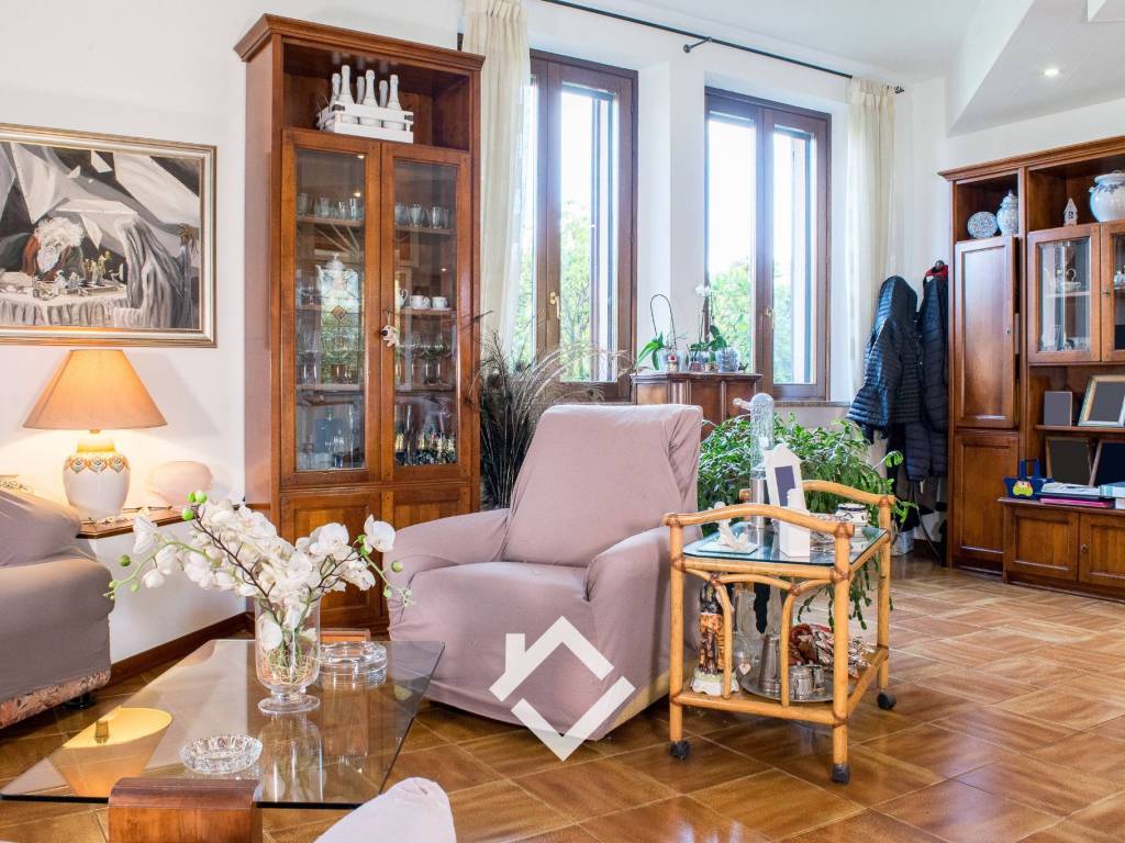 Villa a Travedona-monate in Via Gabriele D'Annunzio - Foto 3