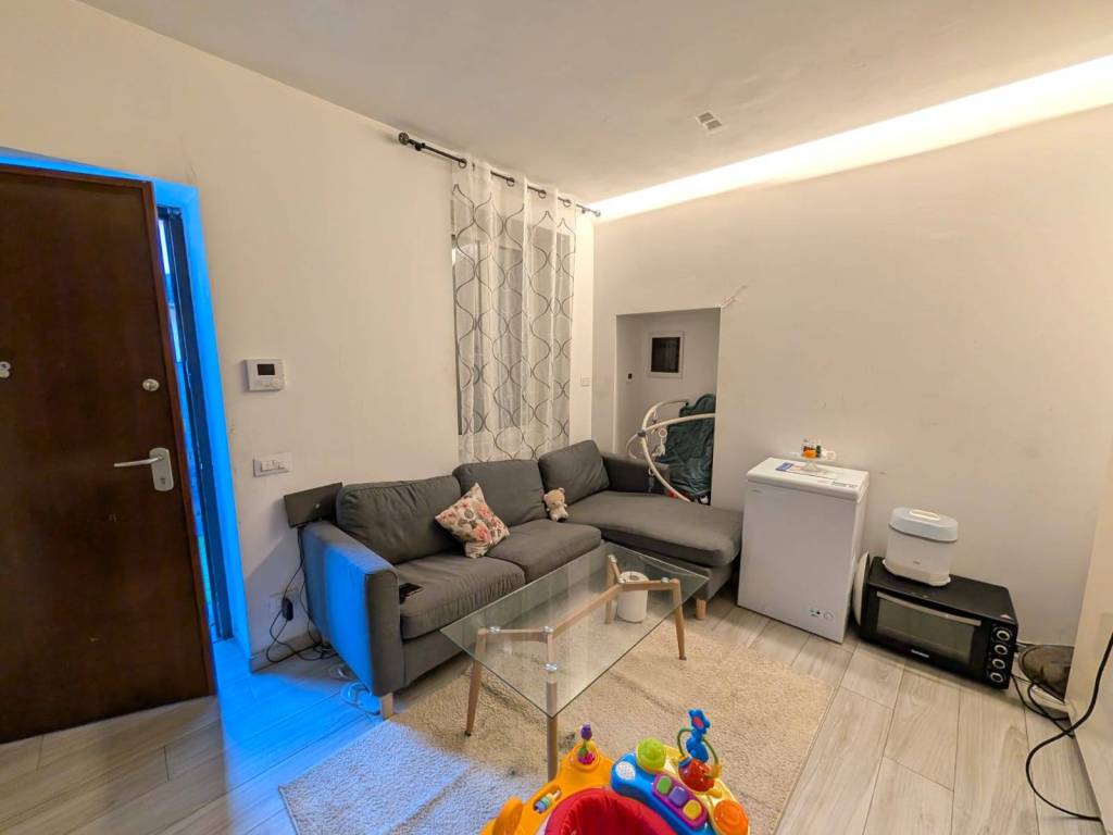 Appartamento a Cabiate in Via Vittorio Veneto, 17 - Foto 2