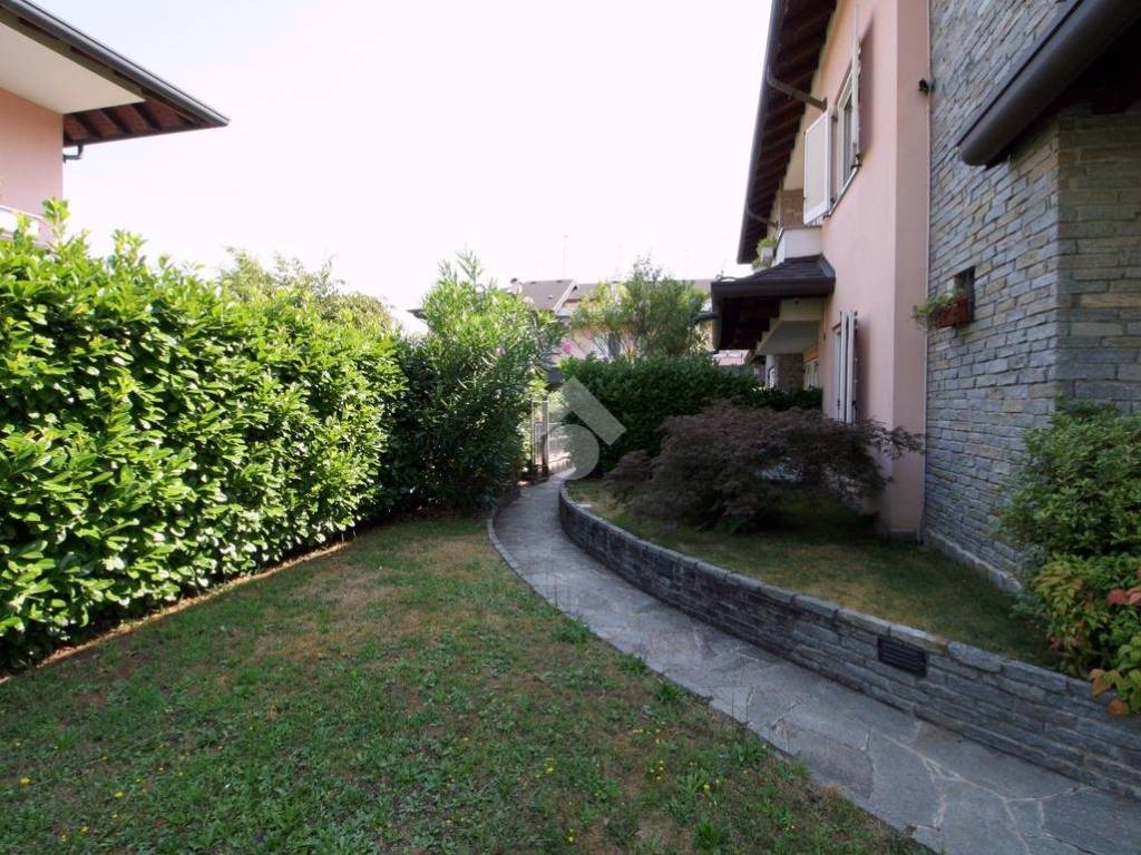 Villetta a schiera a Cassano magnago in VIA DEL LAVORO, 46 - Foto 3