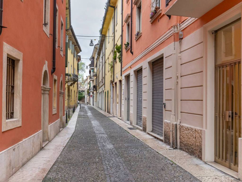 Appartamento a Verona in Via Dietro Filippini, 19 - Foto 2