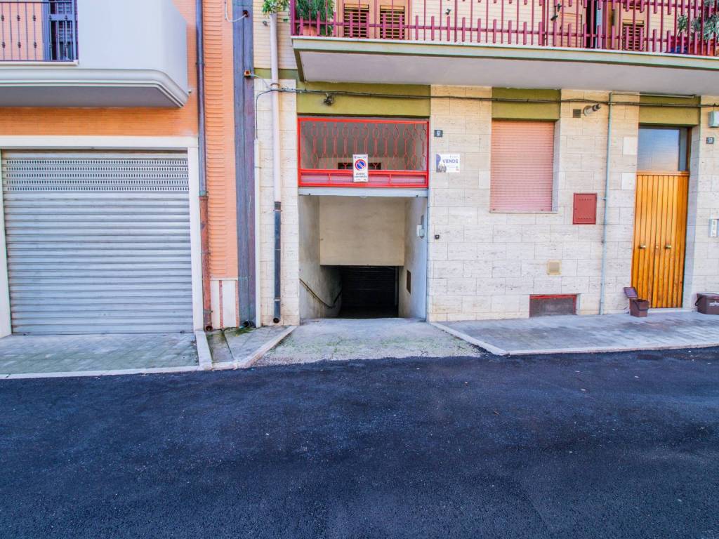 Box / garage a Lucera in Via Luigi Spina, 61 - Foto 2
