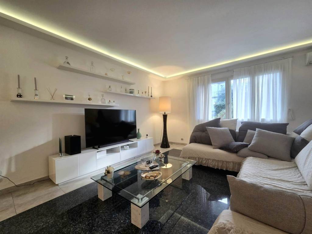 Villa a Campi bisenzio in Via Francesco Cilea, 11 - Foto 2