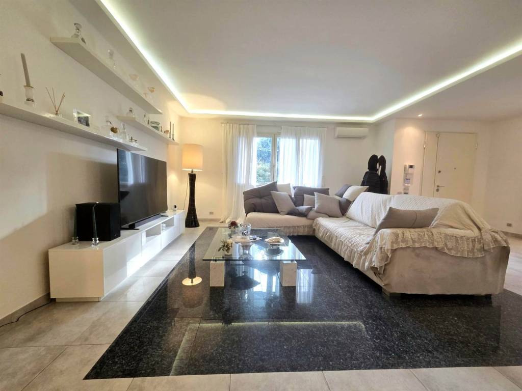 Villa a Campi bisenzio in Via Francesco Cilea, 11 - Foto 3