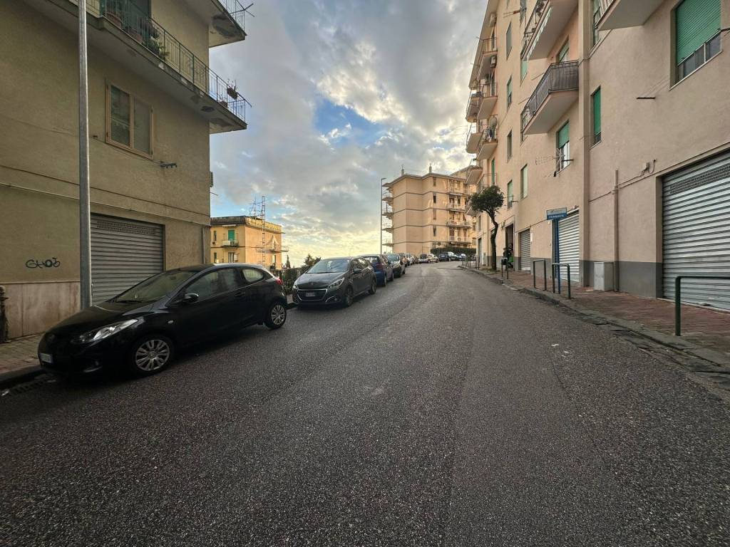 Box / garage a Salerno in Via Salvatore Calenda, 124 - Foto 3
