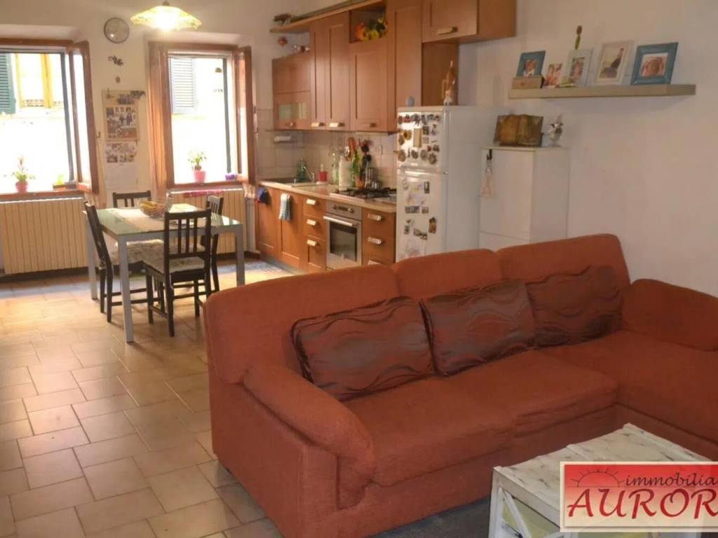 Appartamento a Poggibonsi in Piazza Camillo Benso Conte Di Cavour, 16 -2 - Foto 2