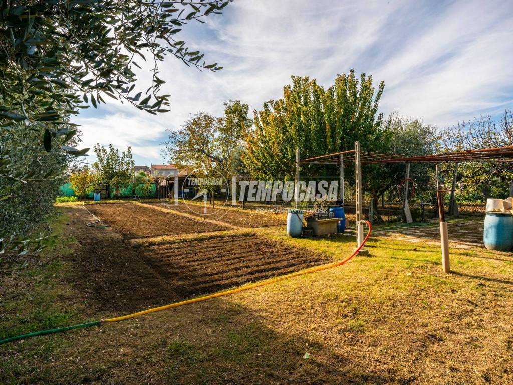 Terreno a Civitanova marche in Via Giuseppe Sacconi 199 - Foto 2