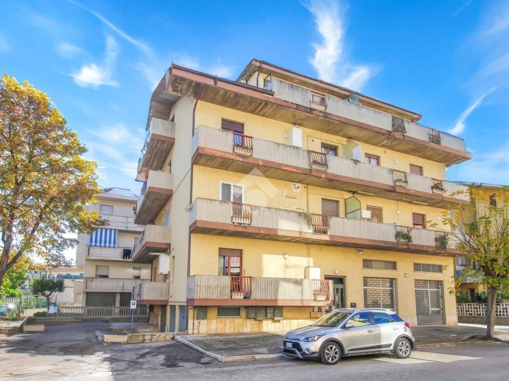 Appartamento a Martinsicuro in Via Abruzzo, 33 - Foto 2