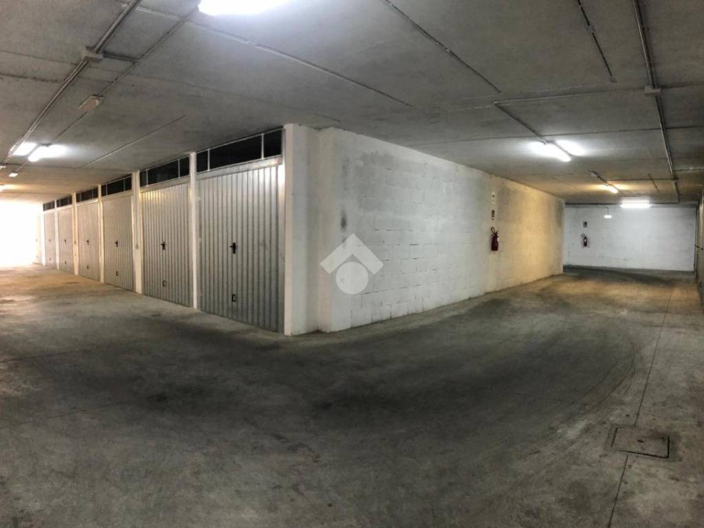 Box / garage a Guidonia montecelio in VIA LUIGI GABELLI - Foto 3