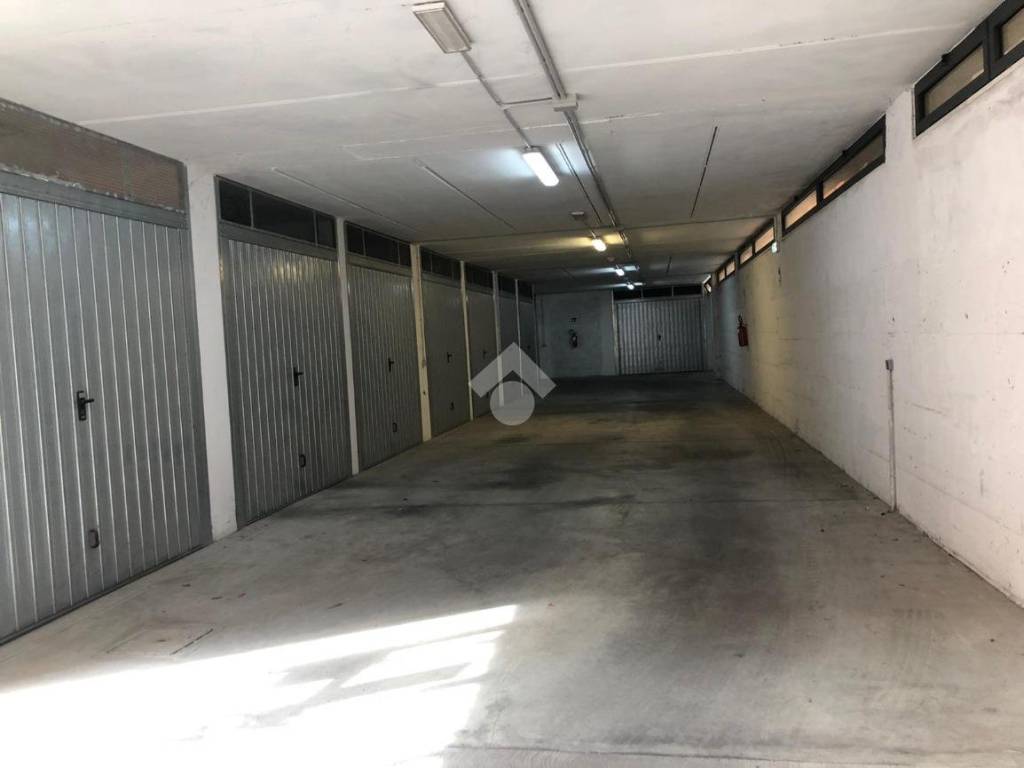 Box / garage a Guidonia montecelio in VIA LUIGI GABELLI - Foto 4